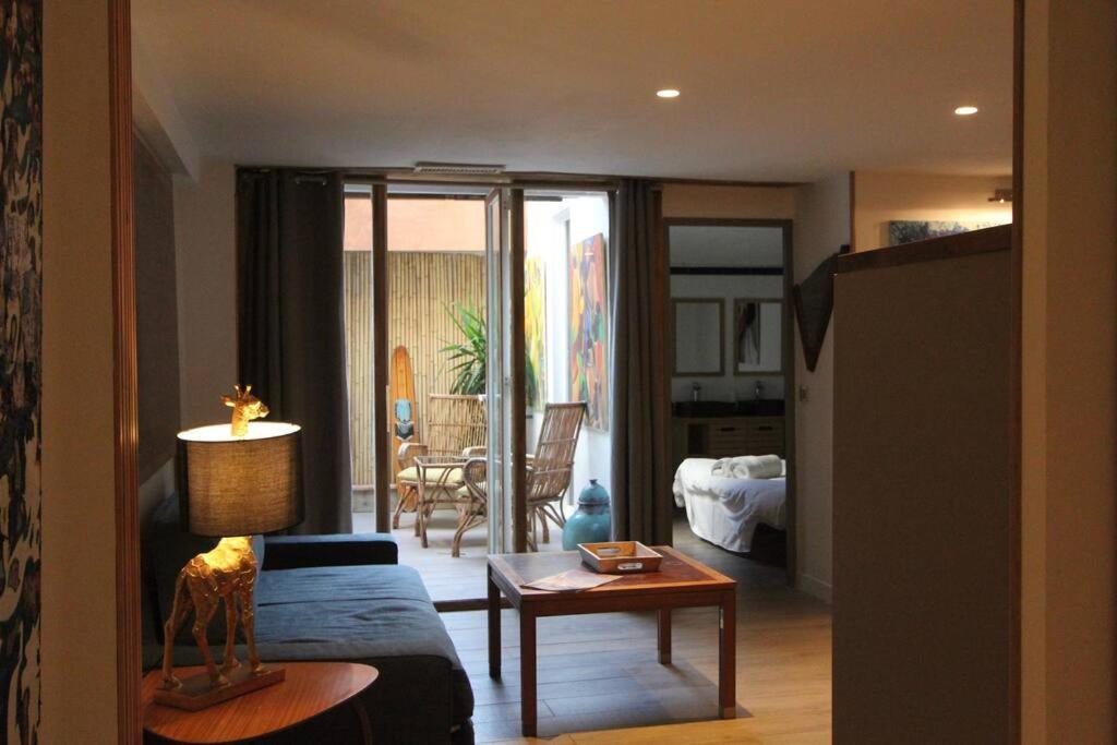 Jolie Avec Veranda Proche De La Place Des Lices Appartement